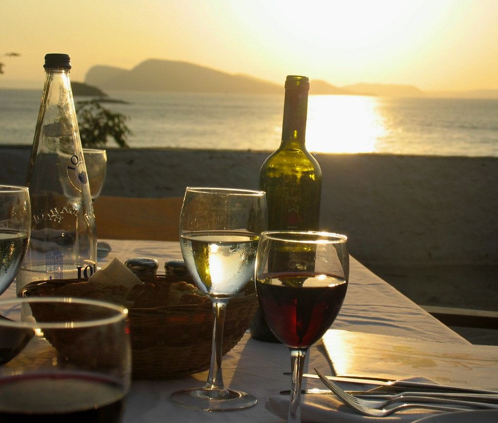 Calici al tramonto sul mare